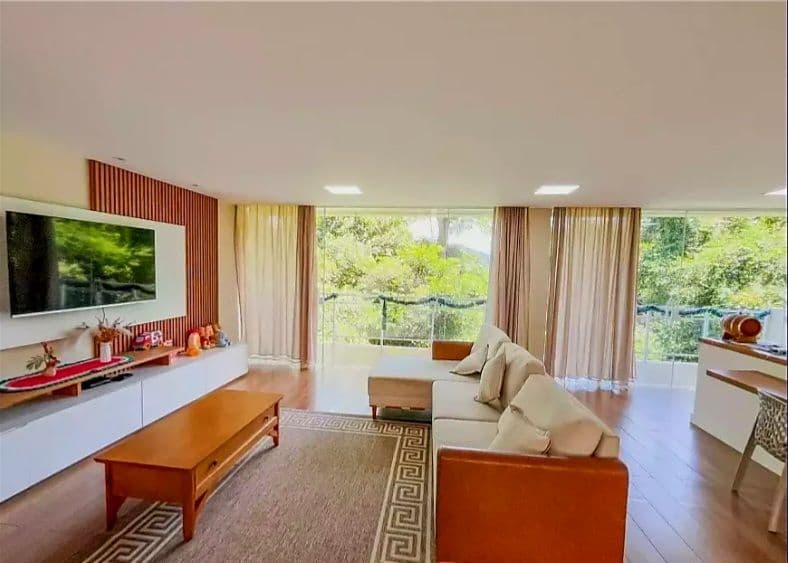 Casa nova e moderna em meio à natureza!