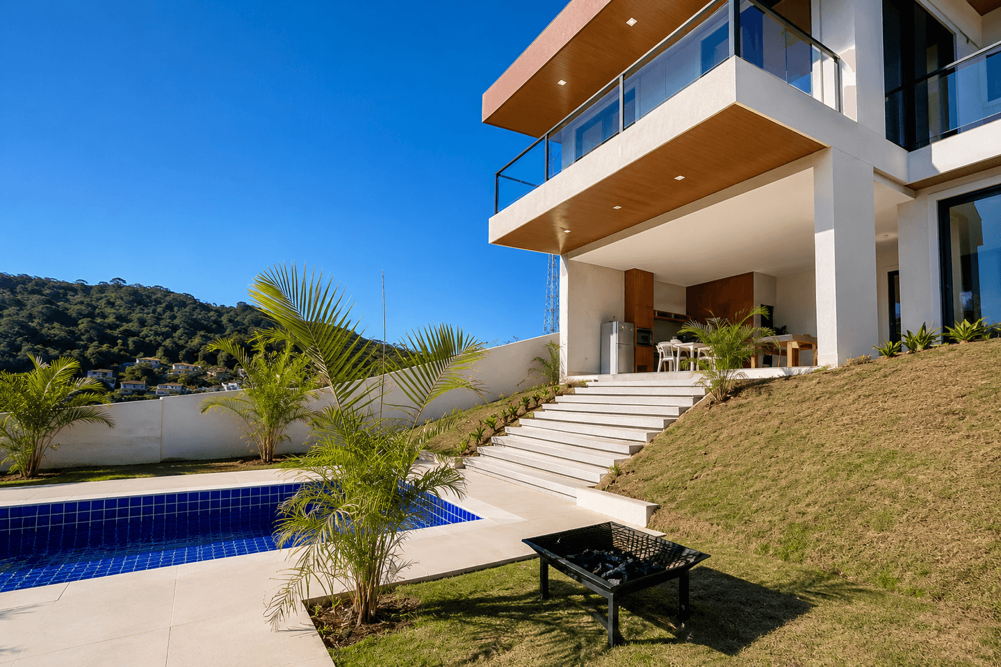 Casa em condomínio no bairro Nogueira!