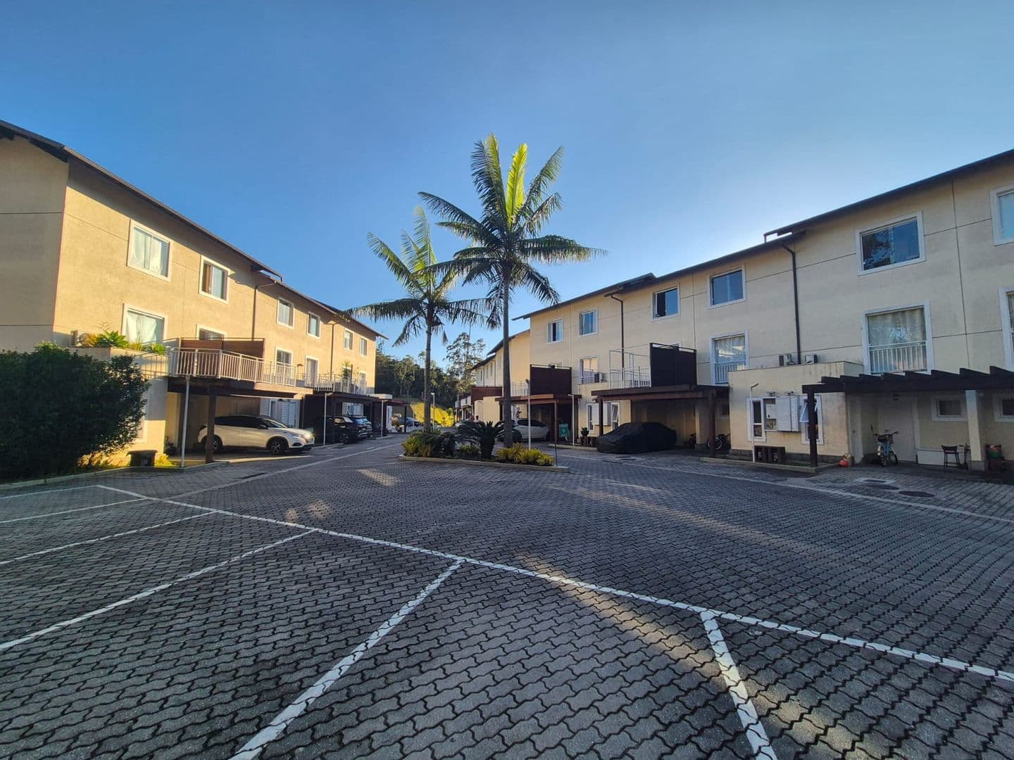 Casa triplex em condomínio no Duarte da Silveira, Petrópolis