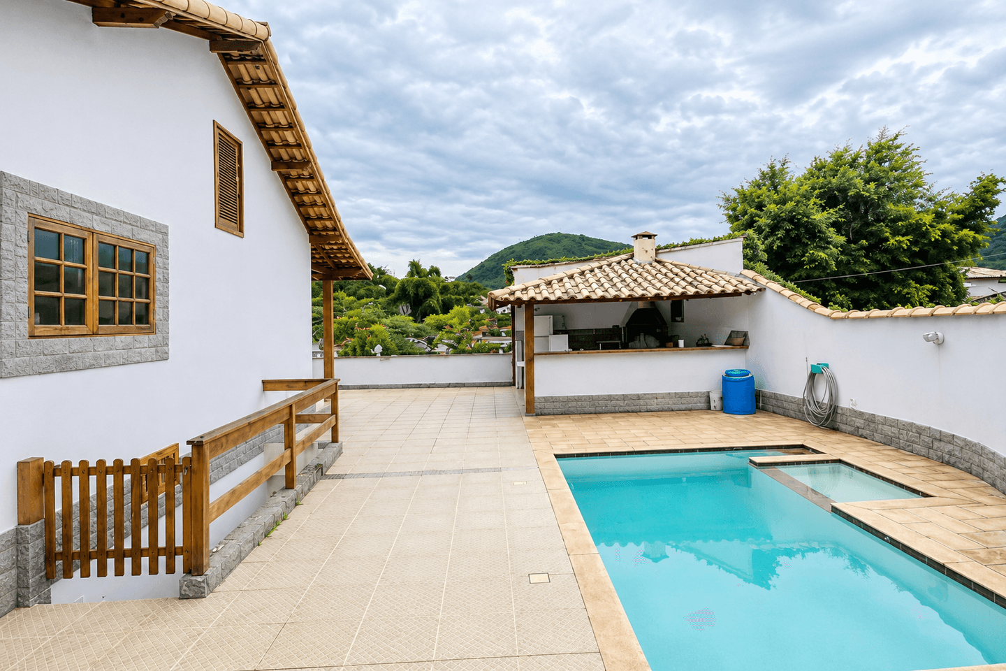 Casa linear 4 quartos em Nogueira